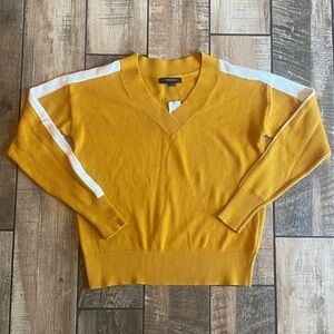 🆕 Banana Republic V-Neck Sweater in Mustard and White